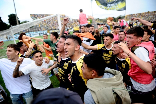 Primera Nacional: Almirante Brown gan&oacute; y jugar&aacute; la final por el ascenso
