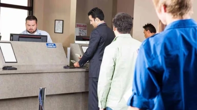 Los bancarios acordaron un aumento equivalente a la inflaci&oacute;n de abril y el salario inicial superar&aacute; los $1,2 millones