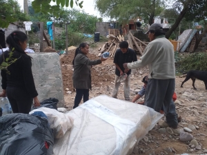 Municipio asisti&oacute; a damnificados de B&deg; Chijra