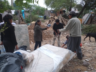 Municipio asisti&oacute; a damnificados de B&deg; Chijra