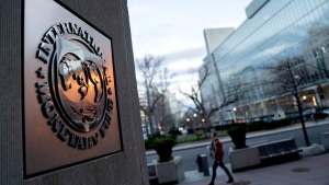El FMI aprob&oacute; revisi&oacute;n del tercer trimestre y desembols&oacute; de manera inmediata casi US$ 6.000 millones