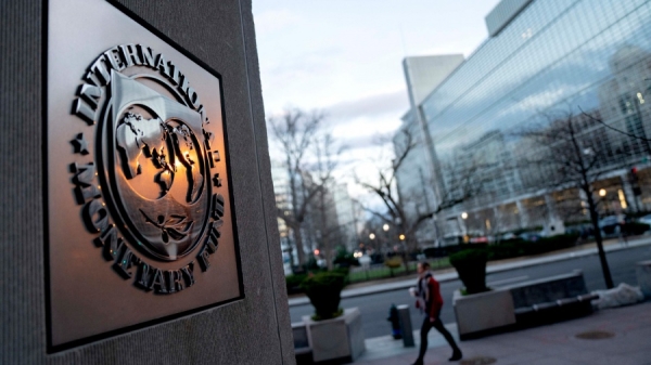 El FMI aprob&oacute; revisi&oacute;n del tercer trimestre y desembols&oacute; de manera inmediata casi US$ 6.000 millones