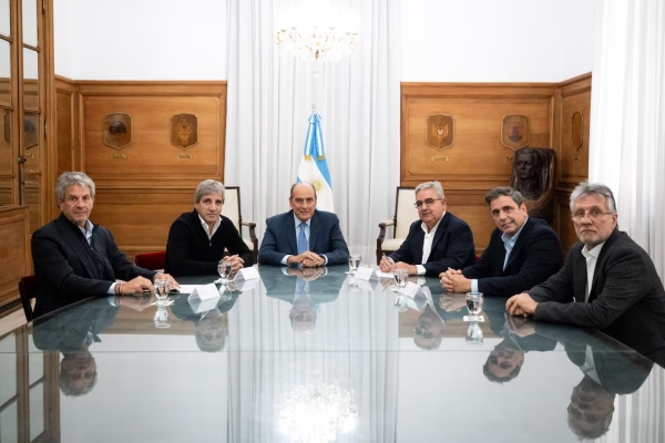 Caputo dio detalles de la futura reforma tributaria y le hizo una promesa al sector asegurador