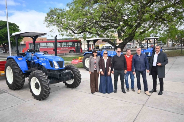 La Municipalidad incorpor&oacute; cuatro nuevos tractores para fortalecer el mantenimiento urbano