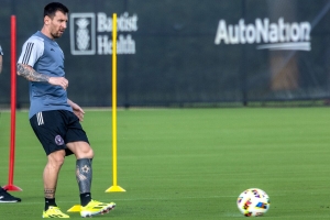Messi va por un nuevo premio The Best de la FIFA en pareja competencia con Haaland