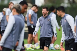 Messi inicia en El Salvador una gira mundial