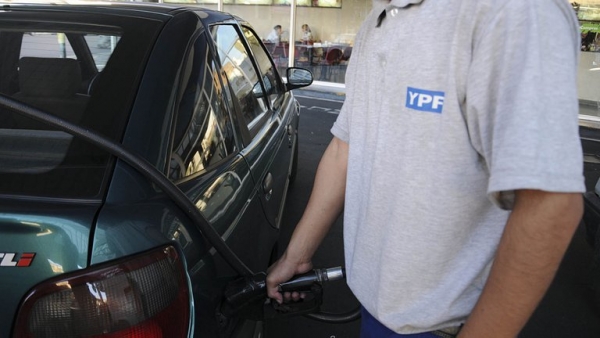 YPF aument&oacute; un 4,5% los precios de los combustibles