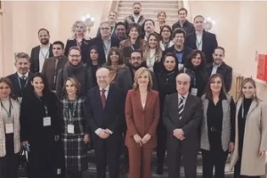 La ministra de Educaci&oacute;n Miriam Serrano en un encuentro junto a 27 pares de Am&eacute;rica Latina