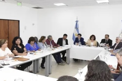Gremios docentes acordaron el aumento salarial del 30% en un pago