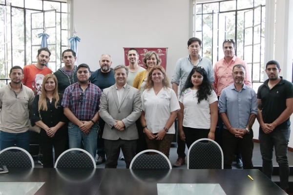 Municipio y gastron&oacute;micos del Mercado &ldquo;6 de Agosto&rdquo; delinean pautas para su funcionamiento