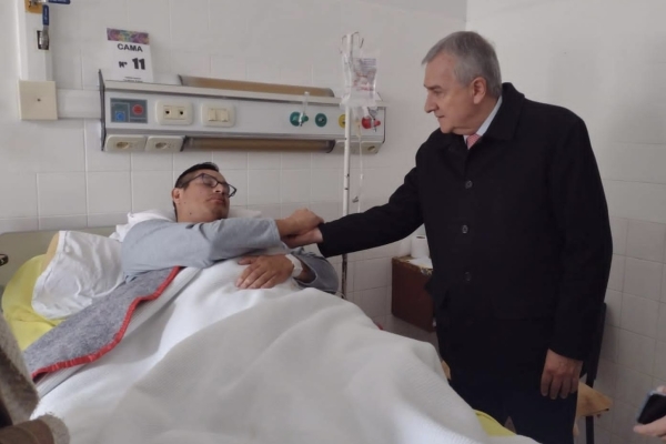 Morales visit&oacute; a polic&iacute;a que sufri&oacute; fractura de maxilar superior e inferior por parte de manifestantes
