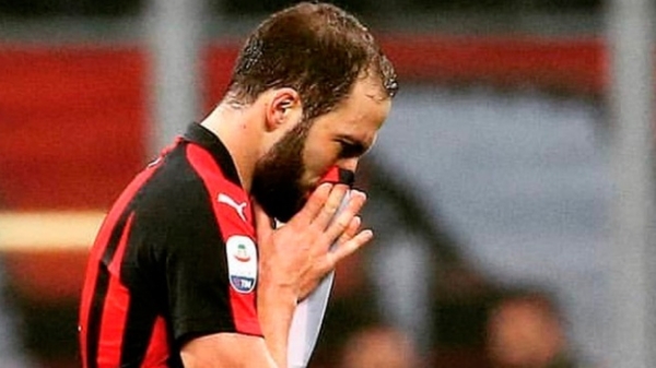 Gonzalo Higua&iacute;n anunci&oacute; su retiro del f&uacute;tbol: "Lleg&oacute; el d&iacute;a de decir adi&oacute;s"