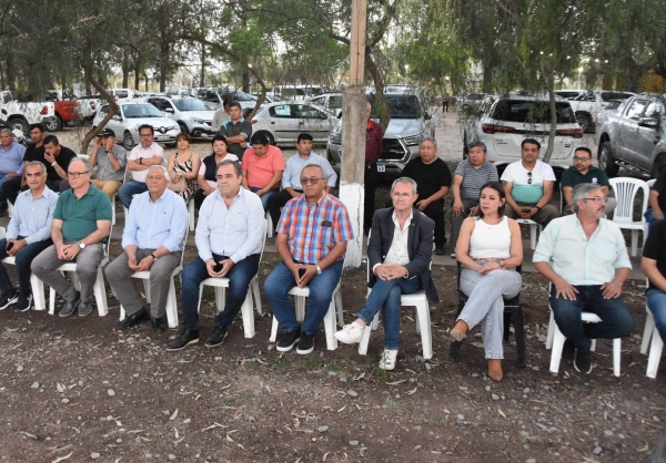 Bernis acompa&ntilde;&oacute; a dirigentes de SUETRA en la inauguraci&oacute;n de luminarias