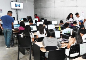 Municipalidad impulsa talleres de rob&oacute;tica e IA
