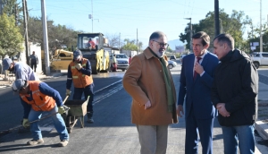 Avenida Yuto. Jorge y Sadir supervisaron obra de la pavimento