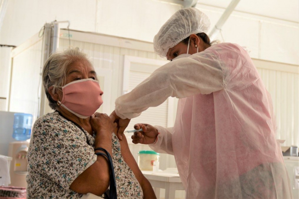 Coronavirus: en las &uacute;ltimas horas 510 adultos mayores accedieron a la vacunaci&oacute;n