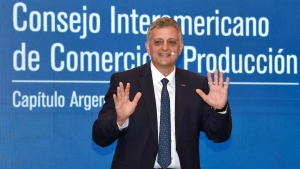 El presidente de YPF confirm&oacute; que pondr&aacute;n a la venta Metrogas y que la baja del riesgo pa&iacute;s puede acelerar el proceso