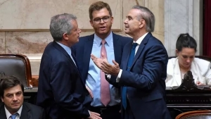 Ley &Oacute;mnibus: a&uacute;n sin acuerdo, no avanzan las negociaciones y vuelve a demorarse la firma de dict&aacute;menes