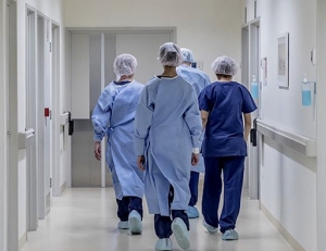 Los h&eacute;roes que perdieron casi 400 compa&ntilde;eros durante la pandemia