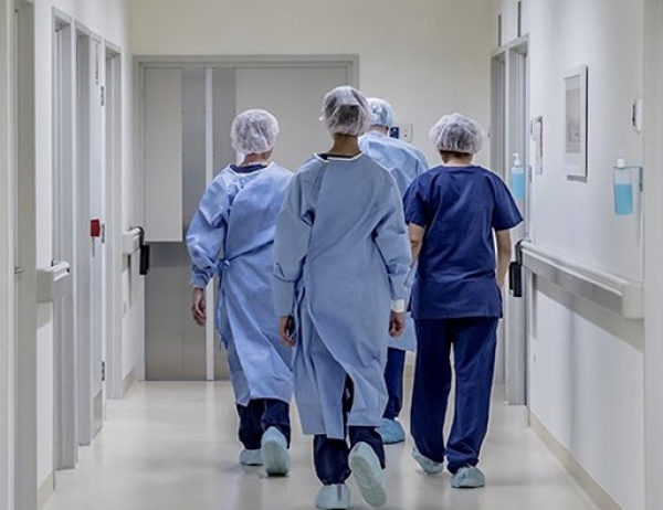 Los h&eacute;roes que perdieron casi 400 compa&ntilde;eros durante la pandemia