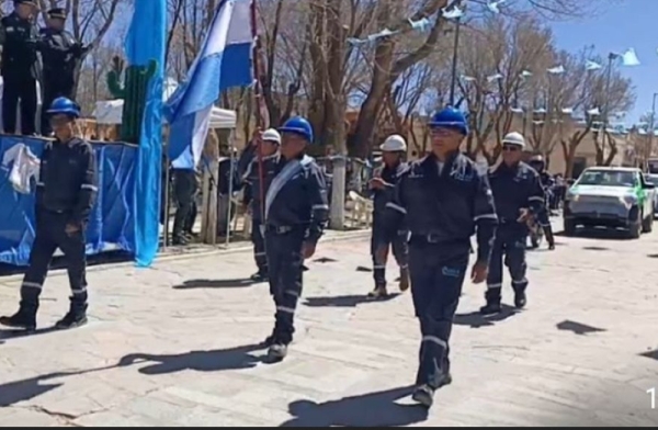 Exodo Juje&ntilde;o.Agua Potable de Jujuy desfil&oacute; en La Quiaca