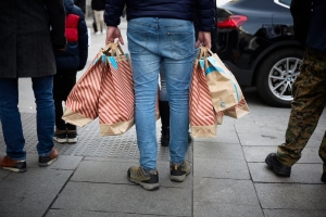 Las ventas minoristas de las pymes se desplomaron en noviembre: los rubros m&aacute;s golpeados y qu&eacute; se espera para este mes