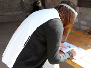 Asisten a familia que pierde todo en incendio