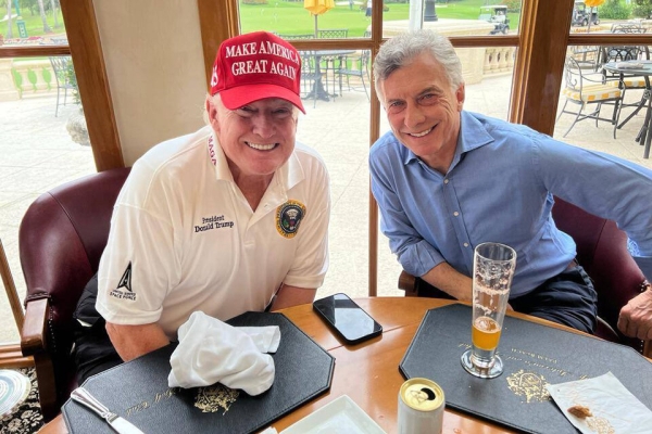 Morales cuestion&oacute; a Macri por la foto con Trump