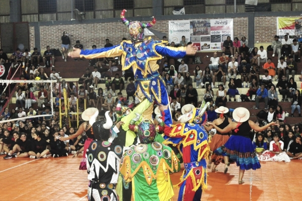 El intendente Jorge estuvo presente en la apertura del 13&deg; Carnaval de V&oacute;ley