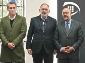 Jorge entregó la distinción de Visitante Distinguido a embajador de la India