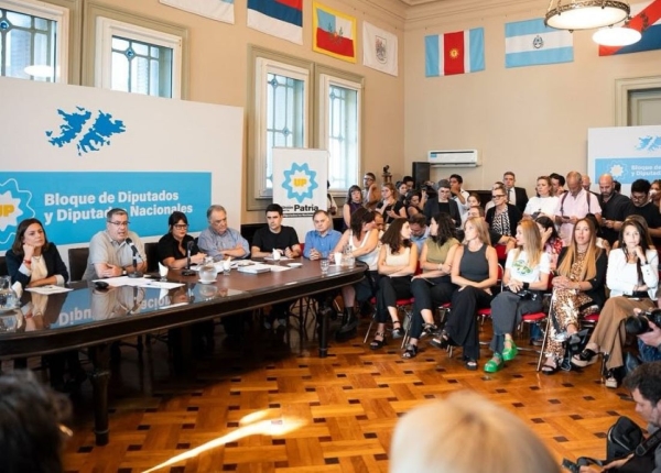 &ldquo;Los argentinos merecemos saber qu&eacute; hay detr&aacute;s de la estafa millonaria"