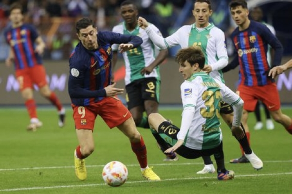 Supercopa de Espa&ntilde;a: Barcelona super&oacute; a Betis y pas&oacute; a la final