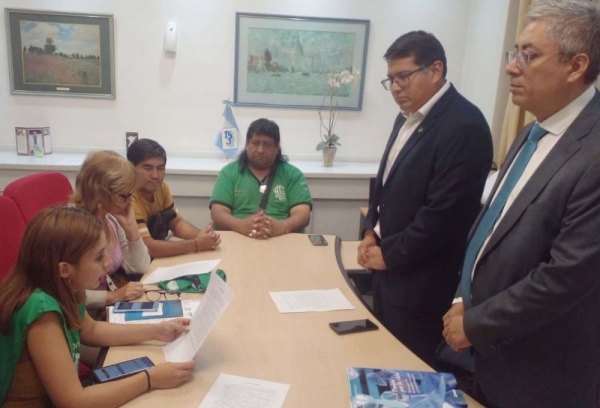 Firman acuerdos para beneficiar a trabajadores del ISJ