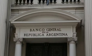 El Banco Central baj&oacute; la tasa de referencia del 110% al 80% y liber&oacute; el inter&eacute;s de los plazos fijos