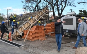 Avanza construcci&oacute;n de la cancha de hockey en Parque Alberdi