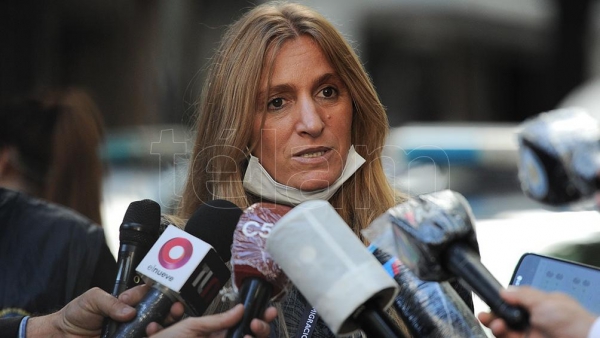 "No es momento de hacer turismo fuera del pa&iacute;s"