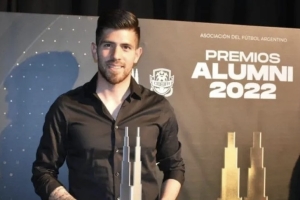 Agust&iacute;n Rossi gan&oacute; el premio Alumni al mejor futbolista del a&ntilde;o: "hasta junio voy a seguir en Boca, no se qu&eacute; ser&aacute; despu&eacute;s"