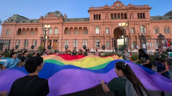 El Gobierno prohibir&aacute; los tratamientos de cambio de g&eacute;nero para menores de 18 a&ntilde;os