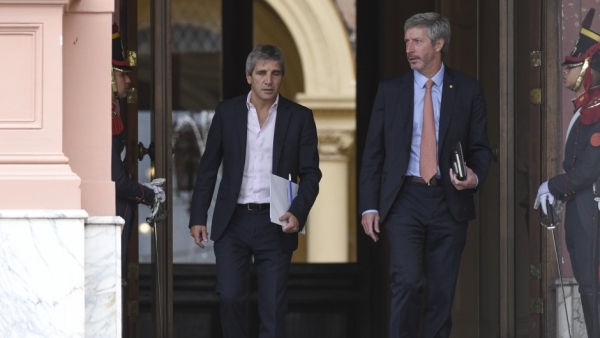 Caputo manda el proyecto de retenciones al Congreso y el peronismo se prepara para la primer pelea