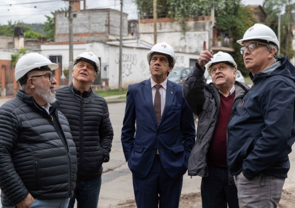 Sadir recorri&oacute; las obras de las Torres de Luj&aacute;n que registran un avance del 70%