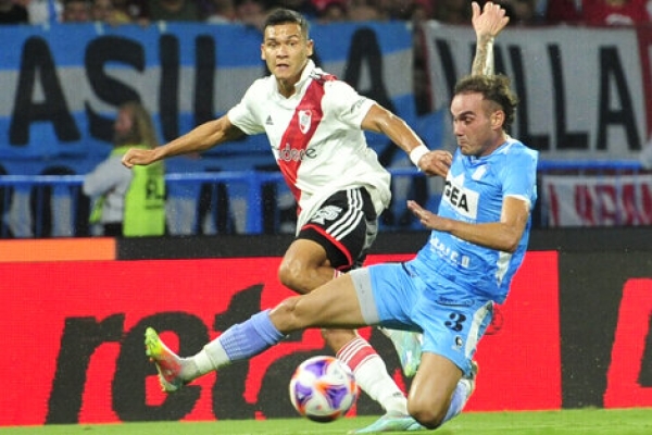 River debut&oacute; en la Copa Argentina con una goleada ante Racing de C&oacute;rdoba