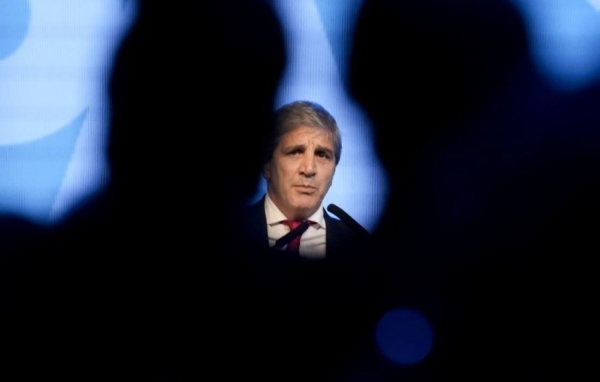 Piden que Caputo vaya al Congreso a explicar el esc&aacute;ndalo con las acciones de ByMA