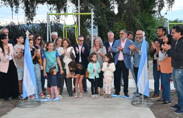 Jorge inauguró la plaza “Canuto” Bárcena en el barrio Los Perales