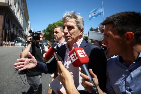 Este martes seguir&aacute;n las restricciones para operar con d&oacute;lares y se esperan los anuncios de Caputo luego del cierre de los mercados