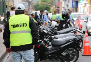 Operativos de tr&aacute;nsito para reforzar el uso del casco
