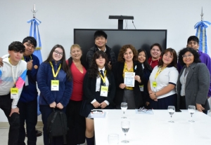 Ministra recibi&oacute; a la delegaci&oacute;n del Bachillerato N&deg;2