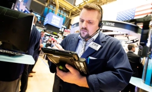 Jornada financiera: la Bolsa se desplom&oacute; un 12% y las nuevas medidas forzaron una baja de 8% para el d&oacute;lar