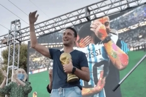 El emotivo homenaje a Lionel Scaloni en Pujato: &ldquo;Cre&iacute; que hab&iacute;a llorado todo, pero todav&iacute;a me quedan emociones&rdquo;
