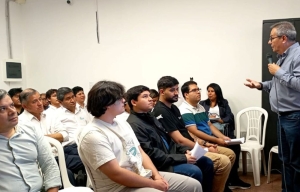 Agua Potable capacit&oacute; a su &Aacute;rea Comercial