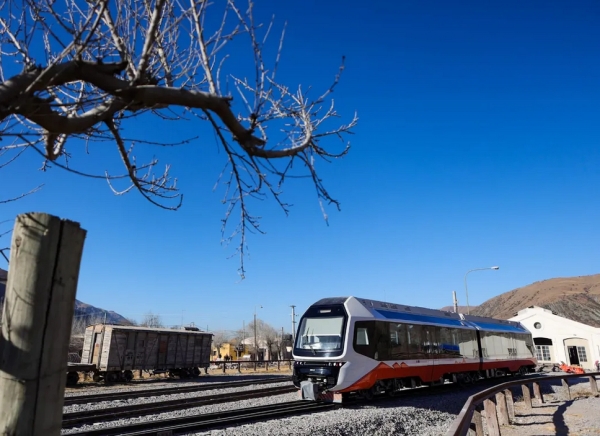 Finalmente Naci&oacute;n cedi&oacute; a la provincia la operaci&oacute;n del Tren Solar